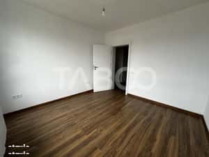 Apartament 2 camere decomandate balcon loc de parcare orientare sudica — miniatura 3