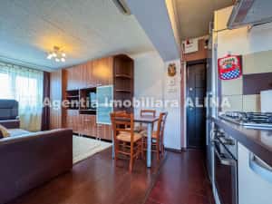 Ap. 2 camere LA CHEIE, in Deva, zona Dacia, Aleea Salcamilor, 31,11 mp, semidecomandat, etaj 4. — miniatura 2