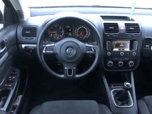 VW Jetta an 2010 motor 1.6 tdi 77kw 105 cp clima navigatie  parktronic jante aliaj — miniatura 5