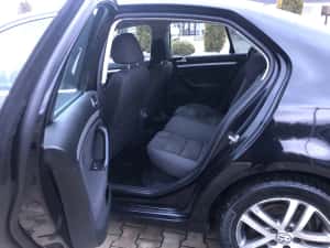 VW Jetta an 2010 motor 1.6 tdi 77kw 105 cp clima navigatie  parktronic jante aliaj — miniatura 8