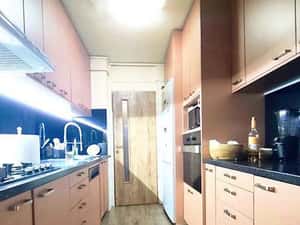 Apartament 2 camere - Central - etaj 1, 56mp, baie cu geam — miniatura 2