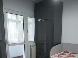 Apartament 2 camere - Central - etaj 1, 56mp, baie cu geam — miniatura 5