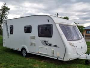 Rulota Swift Charisma 555, 2009, 2 zone, Pat matrimonial, Off camping, boiler gaz