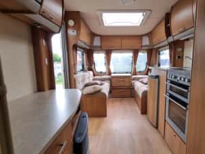 Rulota Swift Charisma 555, 2009, 2 zone, Pat matrimonial, Off camping, boiler gaz — miniatura 5