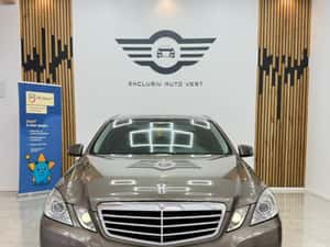 Mercedes-Benz E 200 2011 181.000 km Automata — miniatura 3