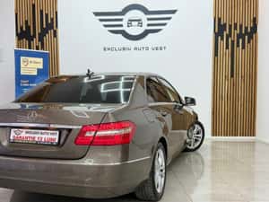 Mercedes-Benz E 200 2011 181.000 km Automata — miniatura 5