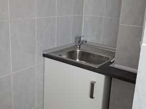 Inchiriez apt 2 cam decomandat — miniatura 4