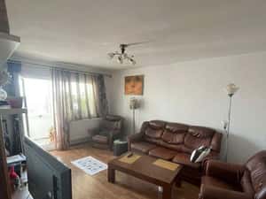 Gara, Abator, 3 camere, 2 bai, 2 balcoane, 70 mp. mobilat, centrala.