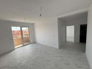 Disponibil Imediat. Decomandat. Bucatarie inchisa. Balcon.