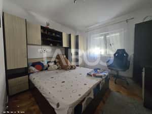 Apartament 3 camere decomandat 68mp si balcon zona Siretului Sibiu — miniatura 1