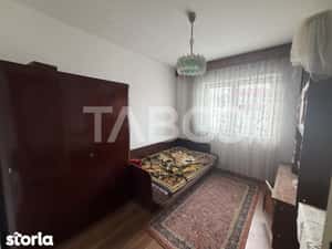 Apartament semidecomandat 4 camere 2 bai etaj 4 zona 1 Decembrie 1918 — miniatura 5