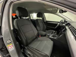 Volkswagen Passat Manuală 150 HP Diesel — miniatura 2