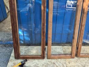Atelier tamplarie reparatii usi,glasswand,scari interioare,mobilier lemn masiv — miniatura 8