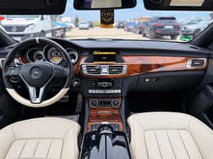 • Mercedes CLS 500 2012 V8 Bi-Turbo 550 cp / Extra full / Pack AMG • Parc Auto / RATE • — miniatura 8