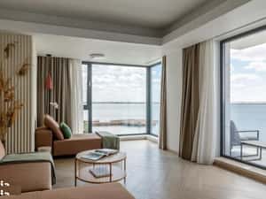 De închiriat apartament 2 camere + 2 balcoane, vedere Lacul Siutghiol