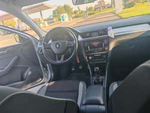 Vând Skoda Rapid