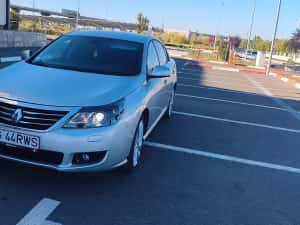 Renault Latitude Inițiale Paris  recent înmatriculat
