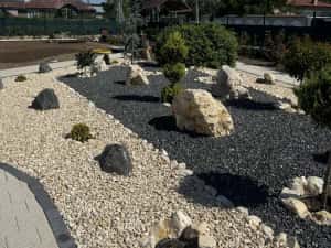 Piatra decorativa,calcar ,granit,nisip ,pietris,pamant,amestec beton, — miniatura 1