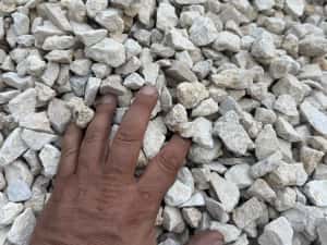 Piatra decorativa,calcar ,granit,nisip ,pietris,pamant,amestec beton, — miniatura 4