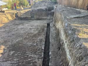 Piatra decorativa,calcar ,granit,nisip ,pietris,pamant,amestec beton, — miniatura 7