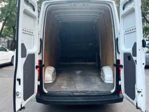 Inchirieri Dube VW Crafter Noi Fara Sofer - Inchiriez Duba Transport Marfa - Rent a Car Autoutilitare Firme - Minim 5 Zile - Inchiriere Autoutilitara — miniatura 8