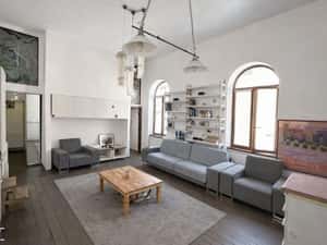 Apartament cu 3 camere ultracentral, clădire deosebită, ideal studenți — miniatura 2