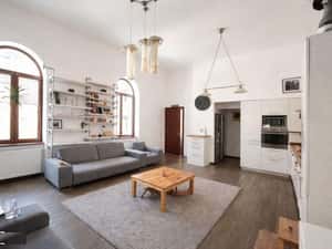 Apartament cu 3 camere ultracentral, clădire deosebită, ideal studenți — miniatura 3