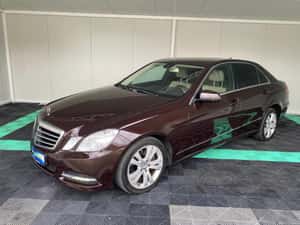 Mercedes-Benz E 220 — miniatura 1