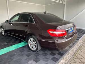 Mercedes-Benz E 220 — miniatura 4