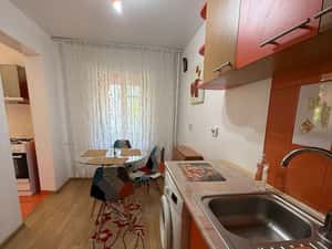 Apartament 2 camere, etaj 1/4, zonă centrală - DE INCHIRIAT! — miniatura 2