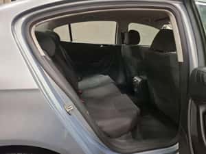 VW Passat ”Model Comfortline” - 2010, 209.000 km — miniatura 7