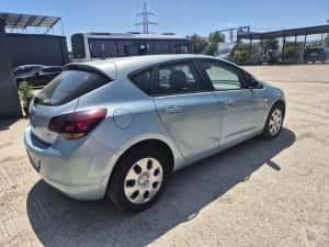 Opel Astra 2.0 cdti — miniatura 4