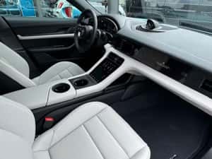 Porsche Taycan 2023 - Vehicul nou, electric, 50 km — miniatura 2