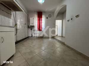 Apartament 3 camere dec 2 bai etajul 3 central Gaesti — miniatura 6
