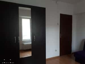 Chirie camera in apartament cu 3 camere