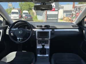VW Passat B7 2.0TDI 140CP Navi SemiPiele — miniatura 5