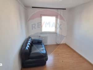 Garsonieră cu 1 camere de vânzare în zona Tractorul — miniatura 4