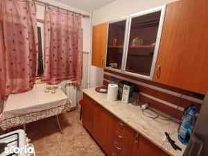Inchiriez apartament 2 camere in zona micro 6 Pavcom Targoviste — miniatura 5