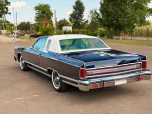 Lincoln Continental TownCoupe 1976 — miniatura 5