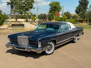 Lincoln Continental TownCoupe 1976 — miniatura 10
