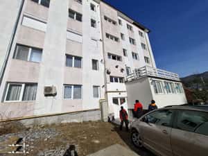 Loc. Cavnic – apartament 3 camere, situat in bloc izolat