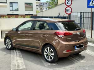 Hyundai i20 1.2b 2018 unic propietar 70,000km — miniatura 5