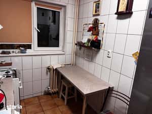 Proprietar - închiriez apartament 2 cam.- balcon generos — miniatura 5
