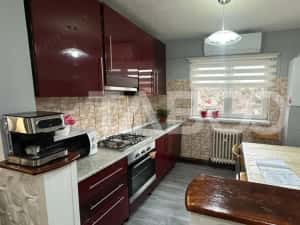 Apartament la casa 4 camere pivnita curte privata zona Lazaret Sibiu — miniatura 5