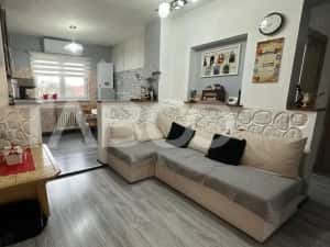 Apartament la casa 4 camere pivnita curte privata zona Lazaret Sibiu — miniatura 6