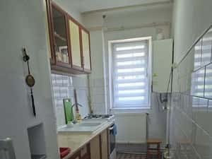 Închiriez apartament