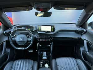 Peugeot 2008 GT Line 1.2i 130cp Automat — miniatura 2