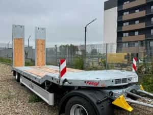 Remorca trailer fix 3 axe cu rampe transport utilaje Fliegl DTS 300