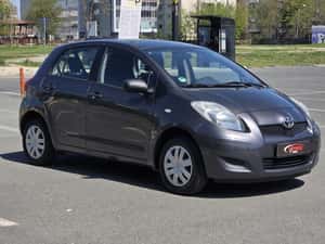 Toyota Yaris 1.0 Benzină – 2009 – Economică, fiabilă