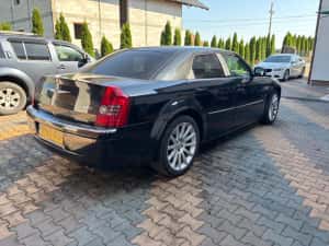 Chrysler 300C 3.0 CRD V6 Automat – Berlină Executive de Lux — miniatura 3